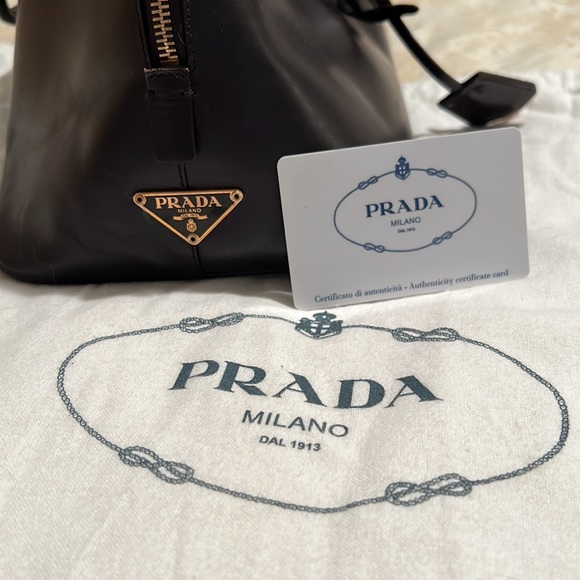 Prada saffiano leather bag in excellent used condition - Picture 10 of 12